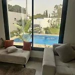 Coquette Villa Avec Piscine